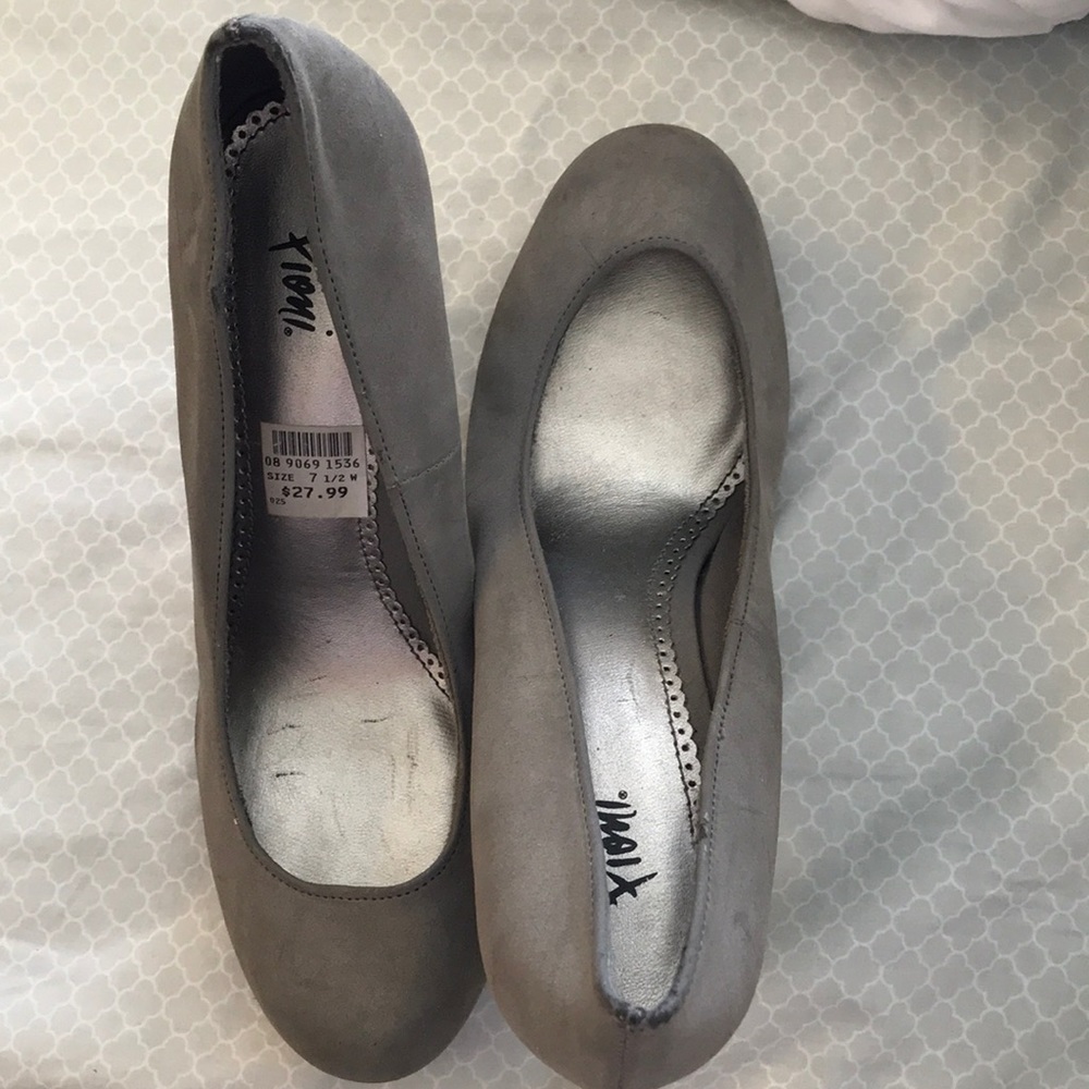 Fioni Grey Suede Heels